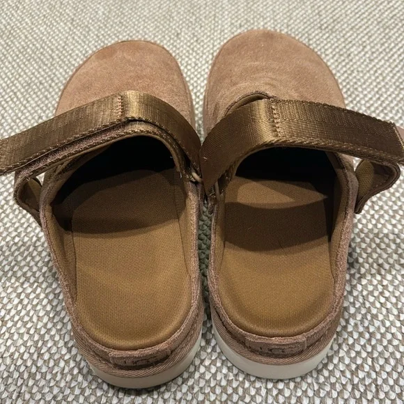 UGG Women's Goldenstar Clog NWOT